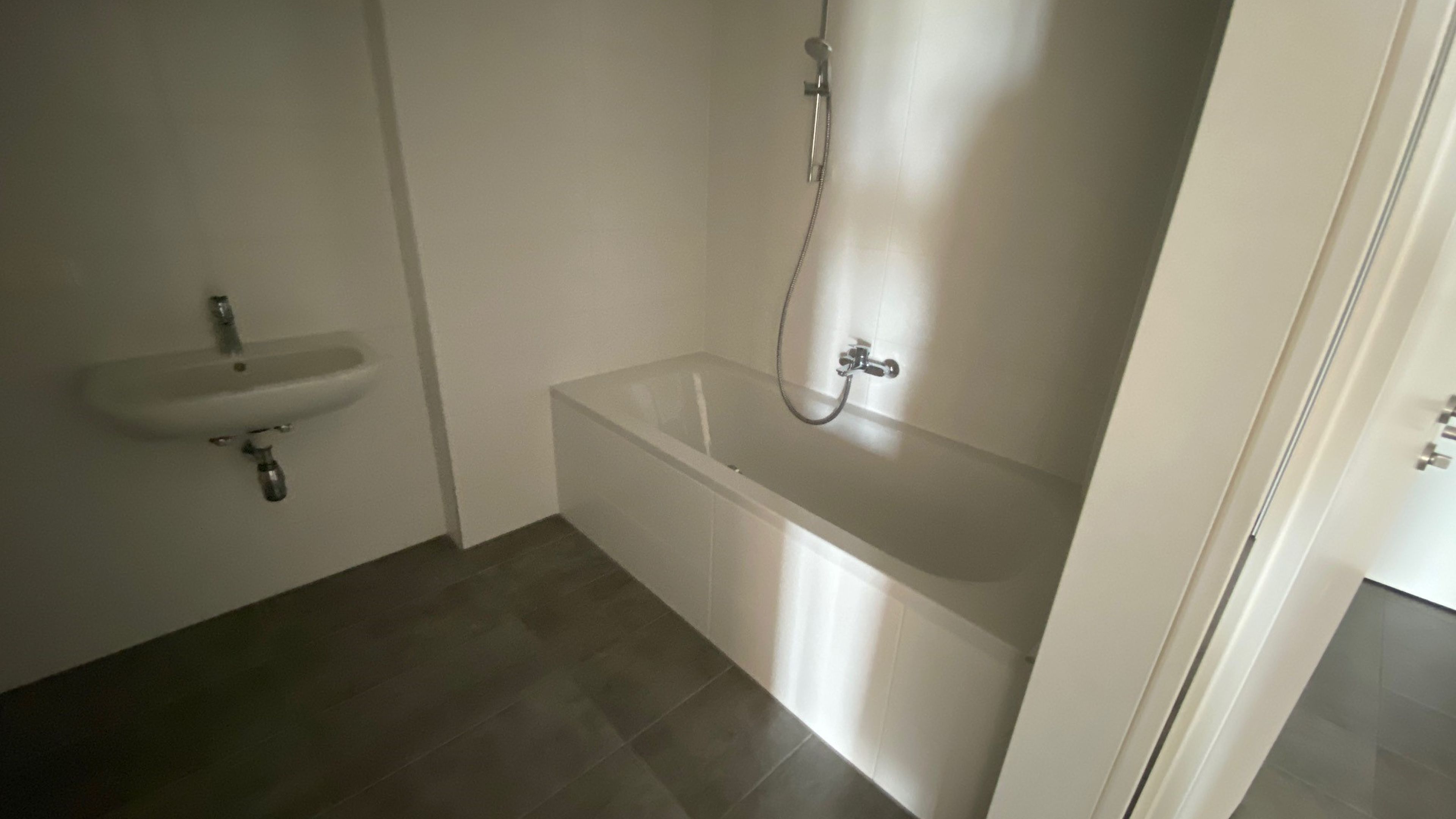 tosons_saba_413701_Top62_Wohnung149_Badezimmer_Wanne.jpg