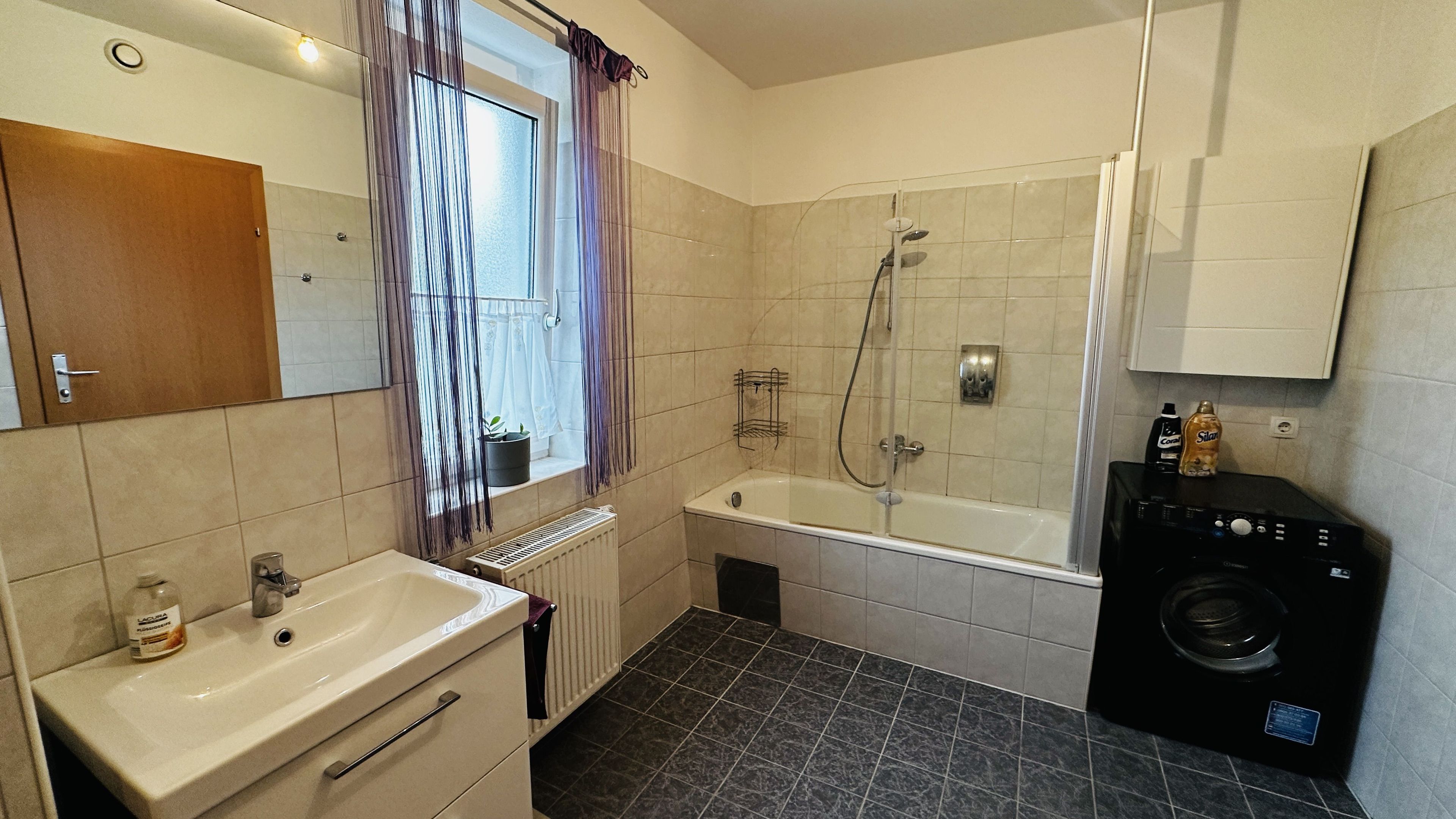 tosons_ansc_8502_LeopoldSonntag-Str_1_12_Badezimmer.jpg