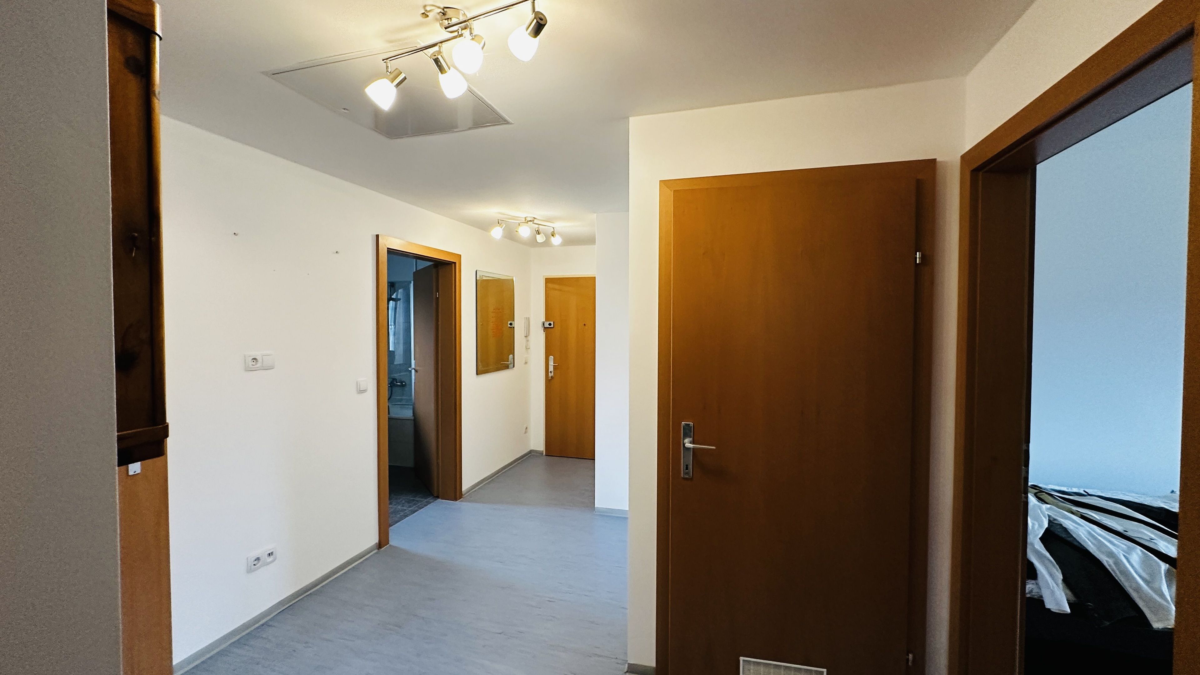 tosons_ansc_8502_LeopoldSonntag-Str_1_12_Vorraum.jpg